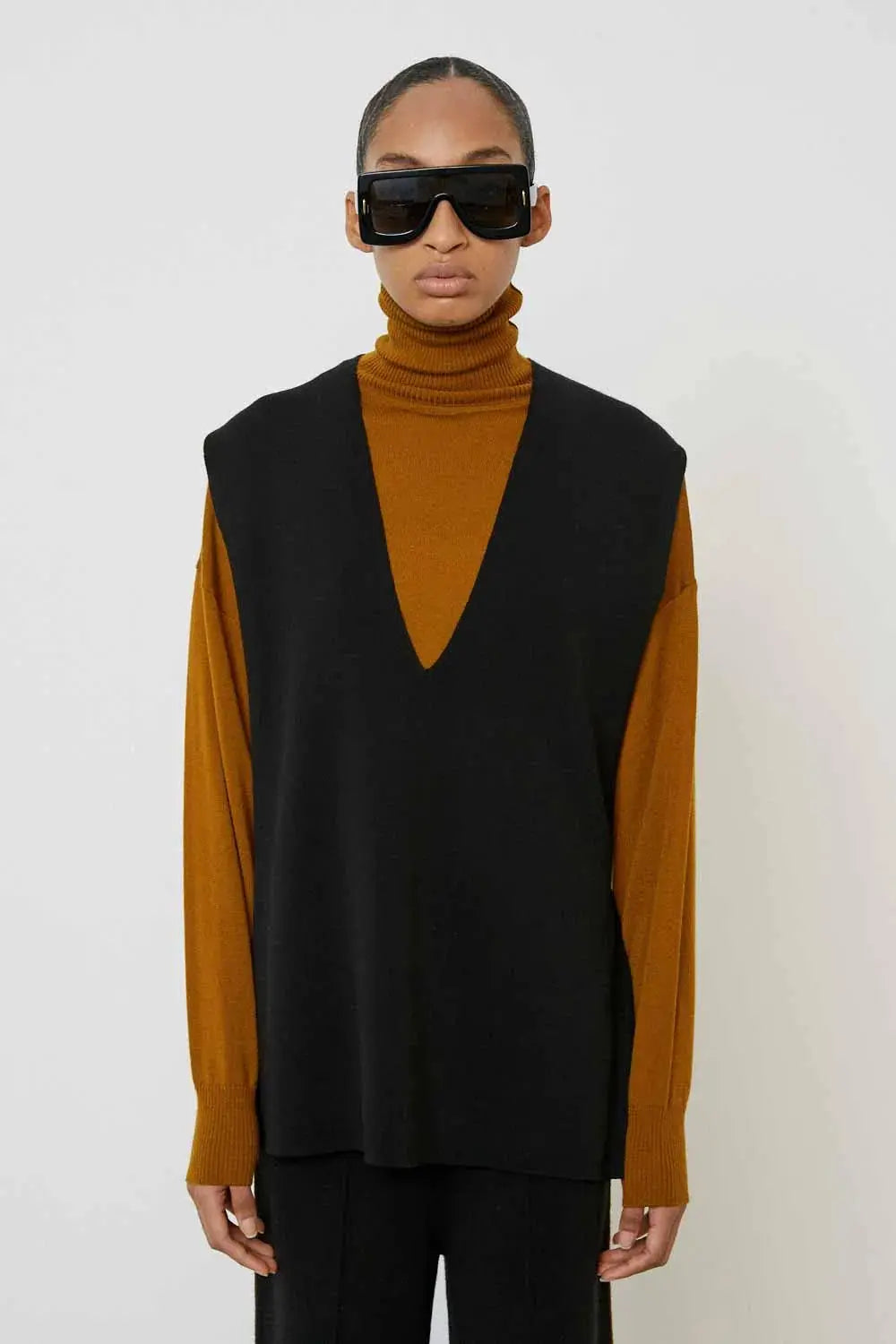 Meimeij Maglia smanicata con spacchi laterali mod Z32 AI25 Meimeij