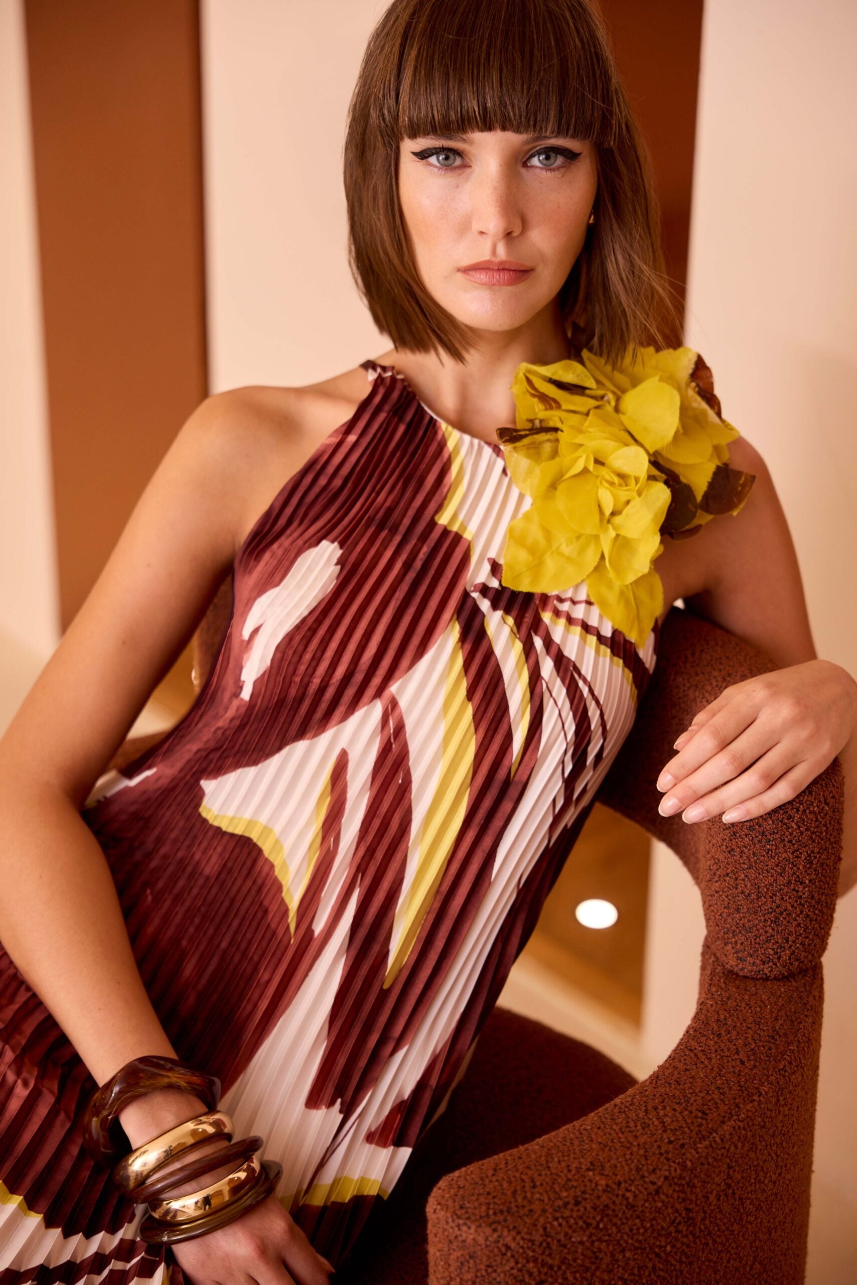 Carla Ruiz Abito plissè con scollo all'americana mod 52568  PE26 Carla Ruiz