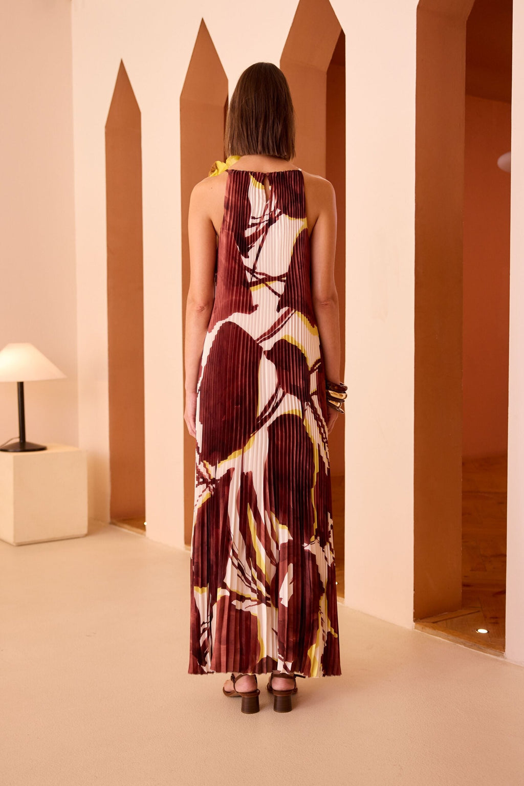 Carla Ruiz Abito plissè con scollo all'americana mod 52568  PE26 Carla Ruiz