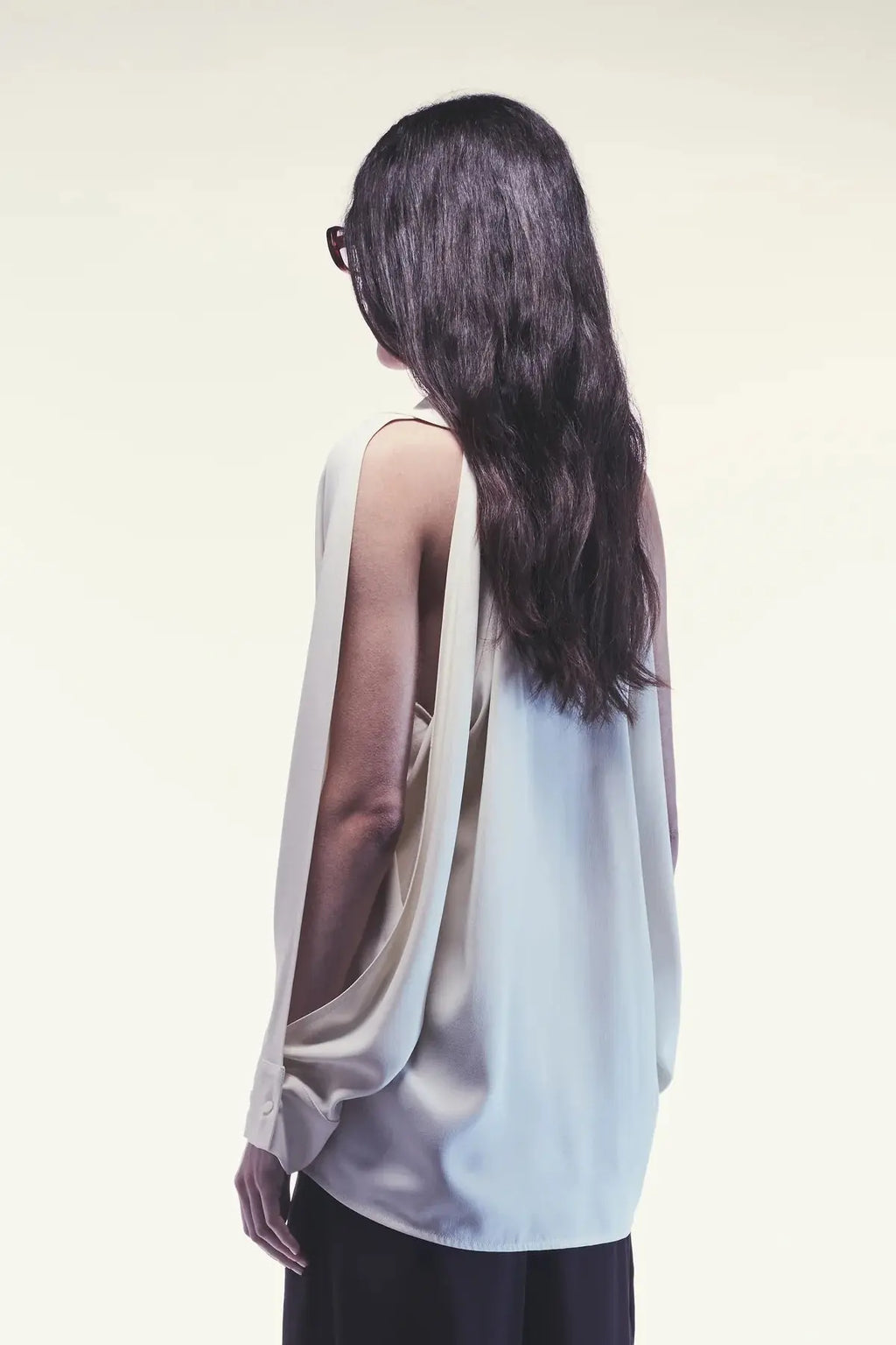 Liviana Conti Camicia Rosemary in tessuto drap e cut-out sulle maniche mod. F5WS27 AI25 Liviana Conti