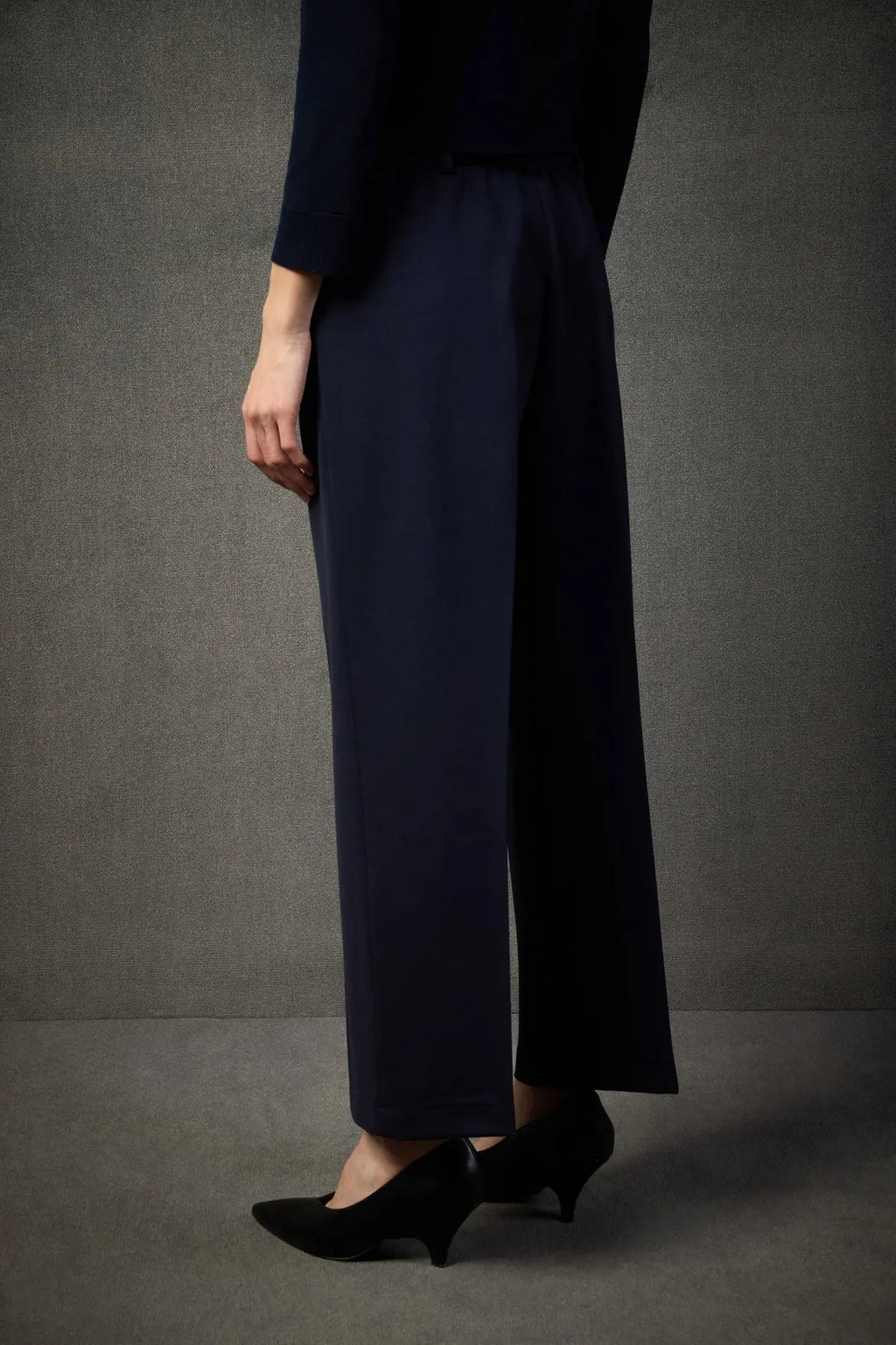 Liviana Conti Pantalone Danny cropped in punto Milano mod. F5WI49 AI25 Liviana Conti