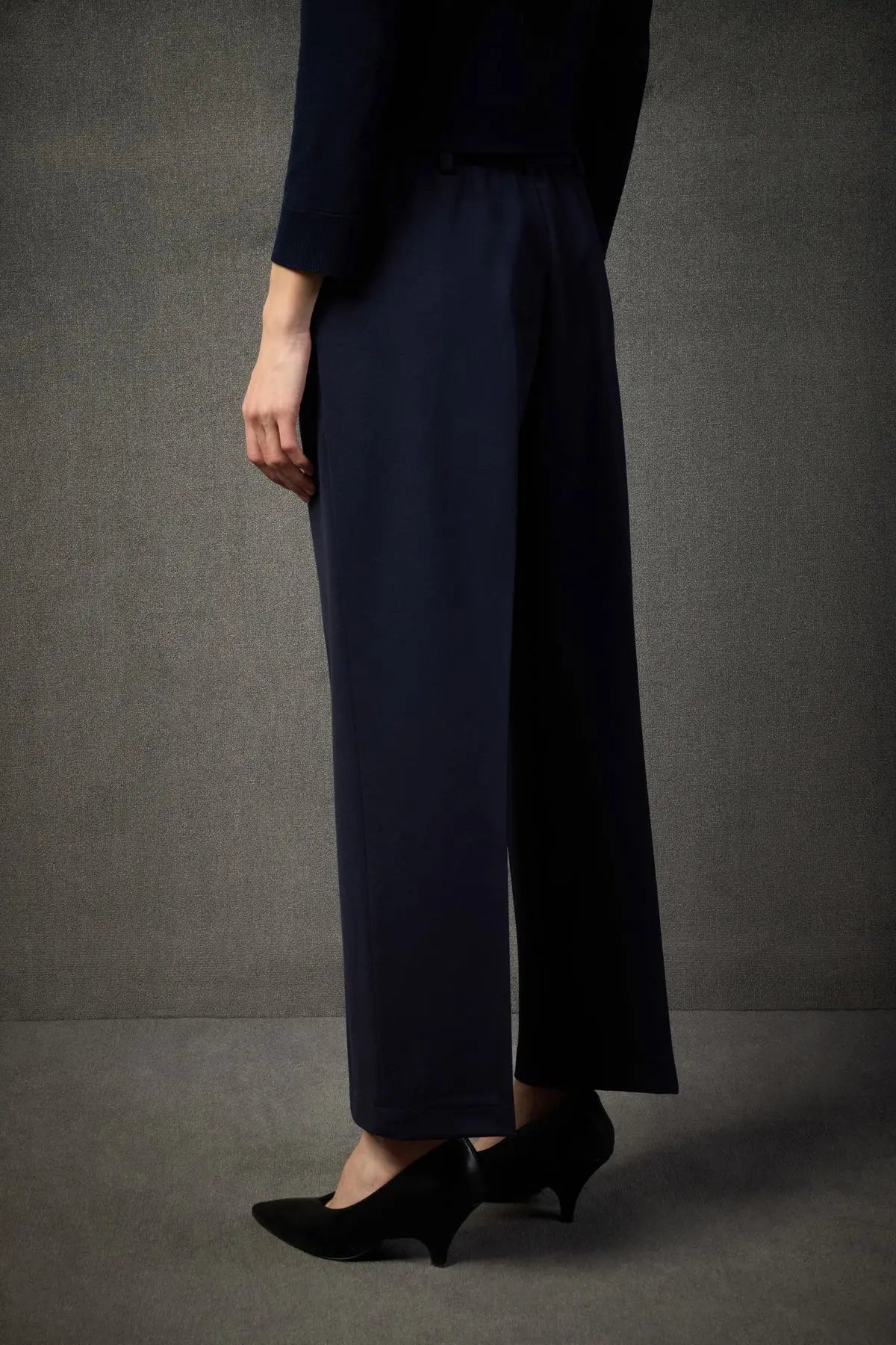 Liviana Conti Pantalone Danny cropped in punto Milano mod. F5WI49 AI25 Liviana Conti