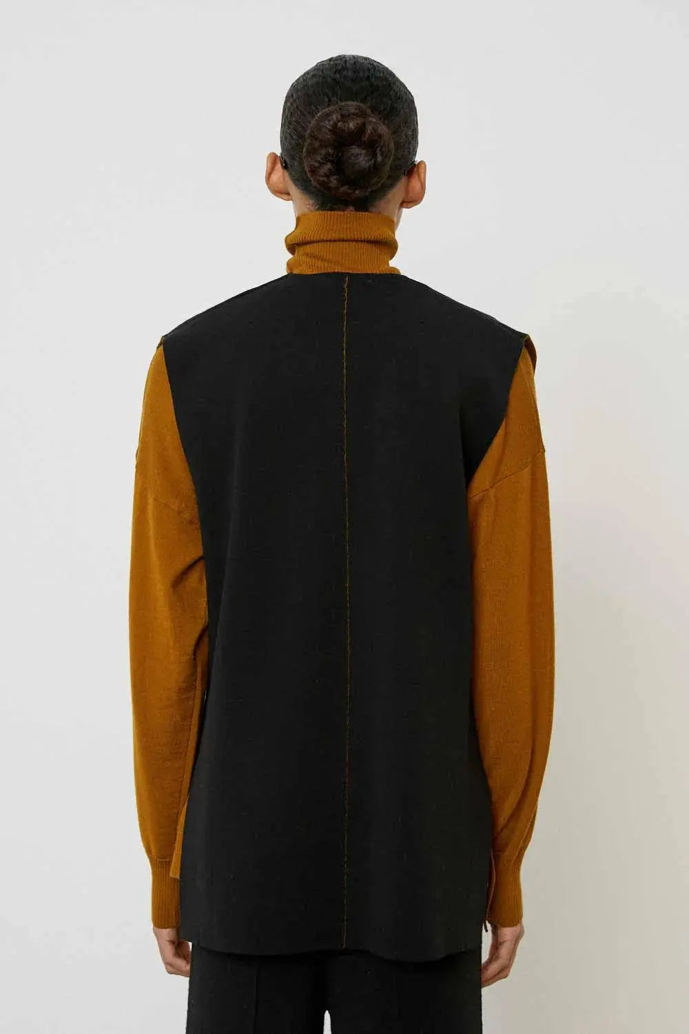 Meimeij Maglia smanicata con spacchi laterali mod Z32 AI25 Meimeij