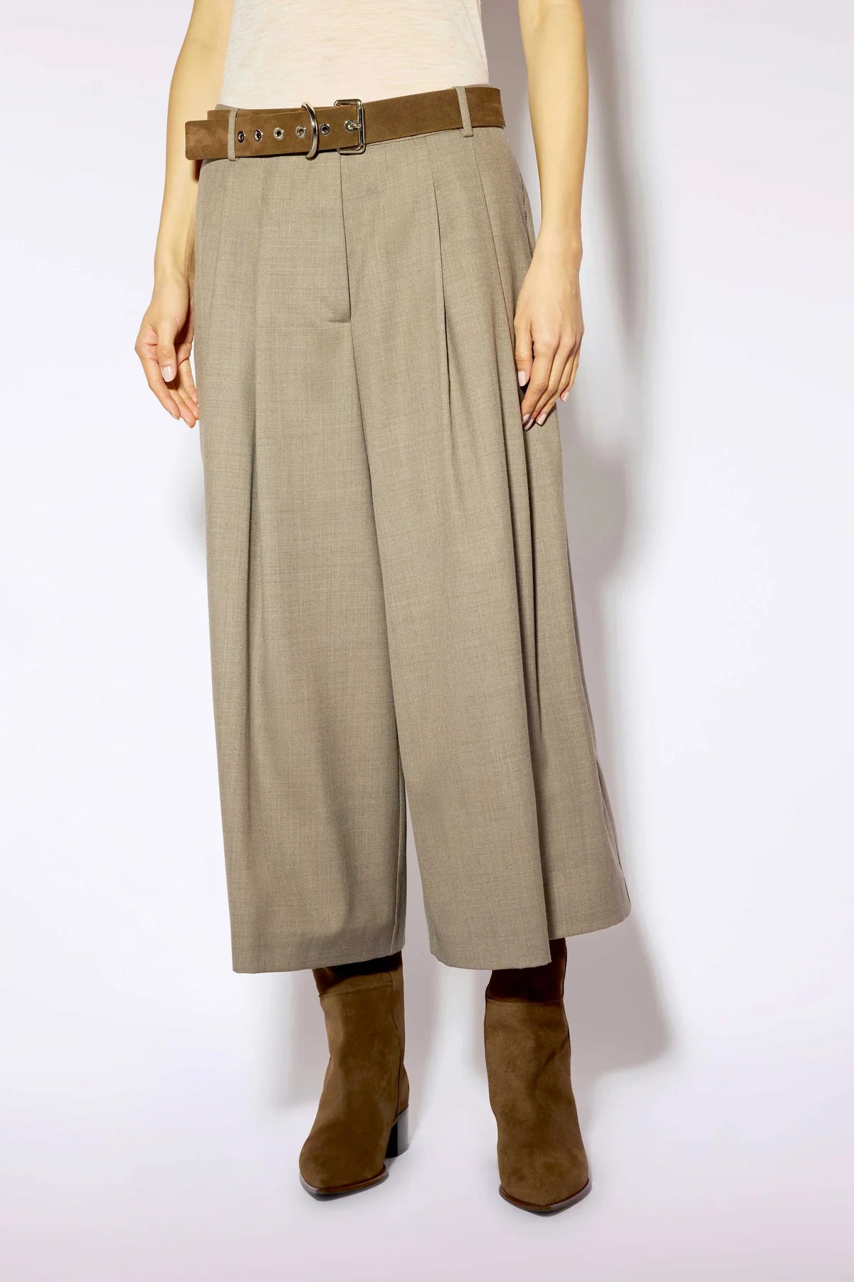 Liviana Conti Pantaloni Adam bermuda lunghi con piences F6WN74 AI26 Liviana Conti