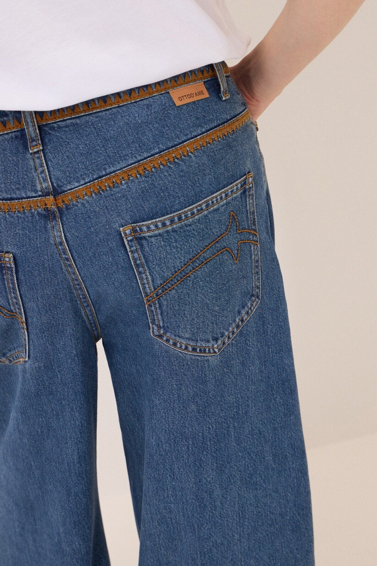 Ottod'Ame Jeans wide leg con ricami grafici a contrasto DP0097  AI26 Ottod'Ame