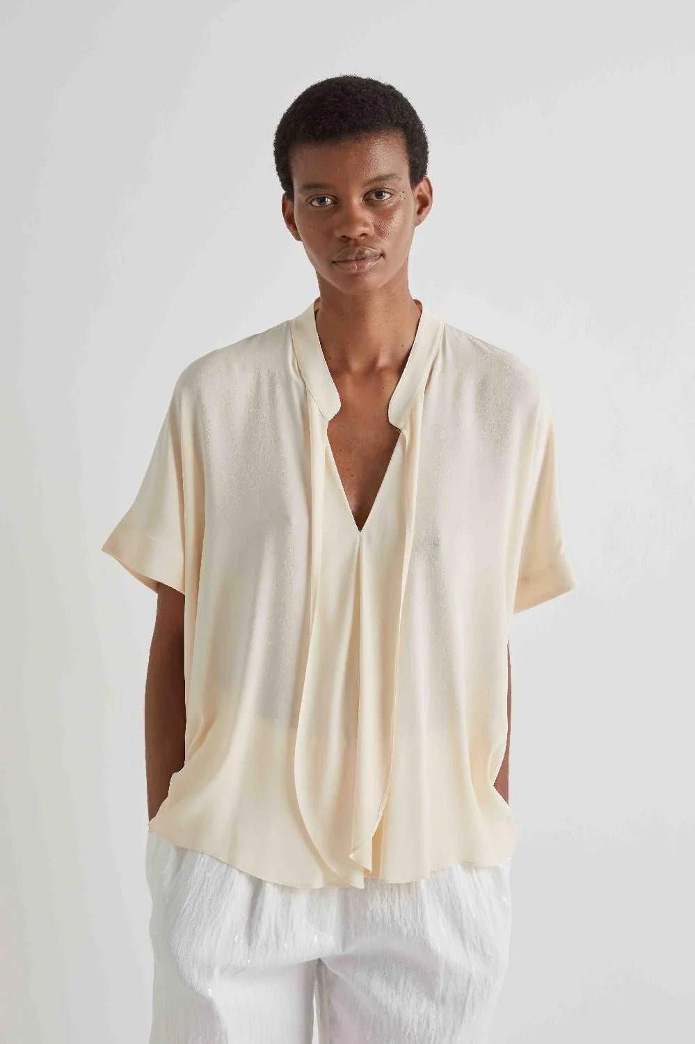 Meimeij Blusa con rouches sul davanti mod E00 PE26 Meimeij