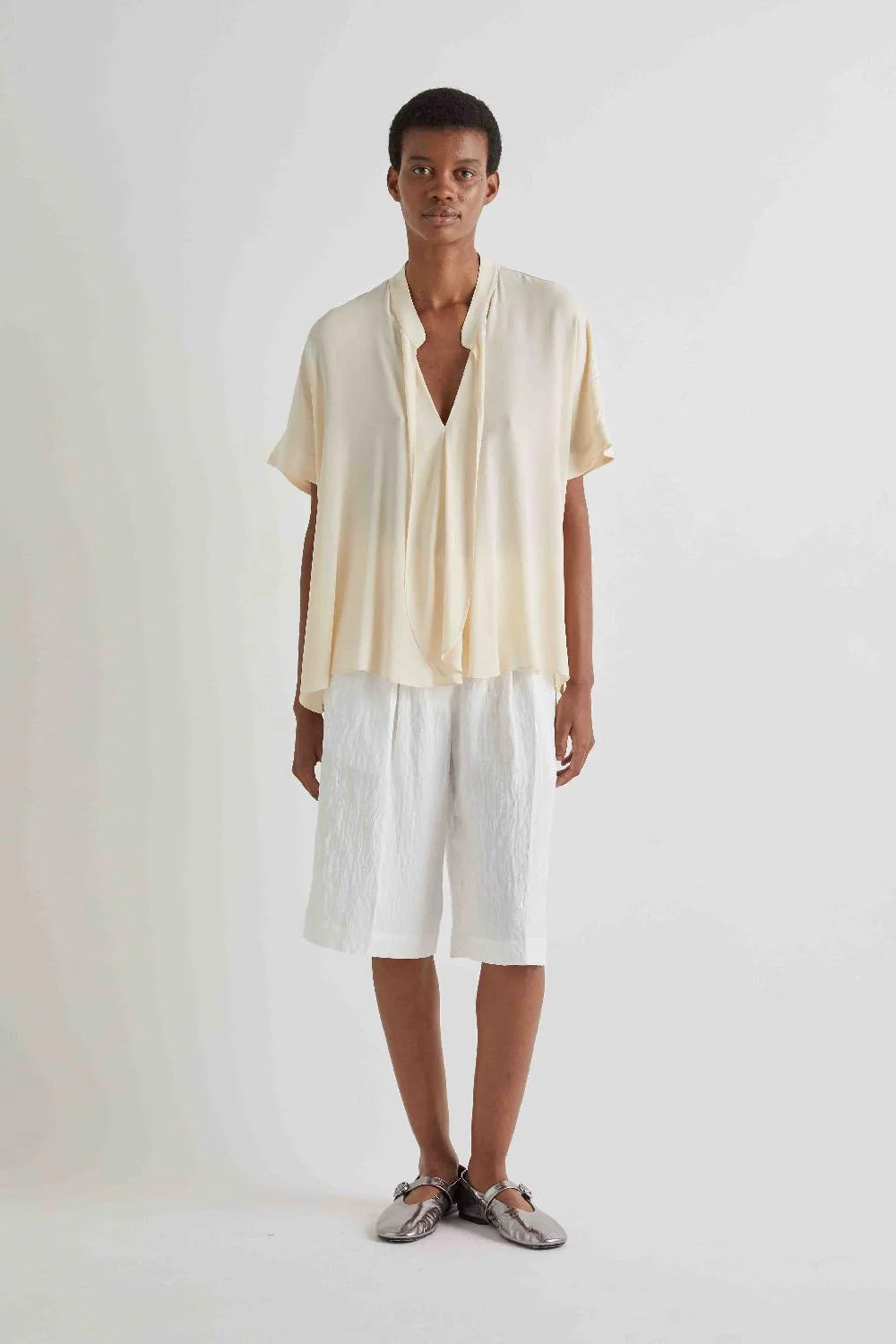 Meimeij Blusa con rouches sul davanti mod E00 PE26 Meimeij