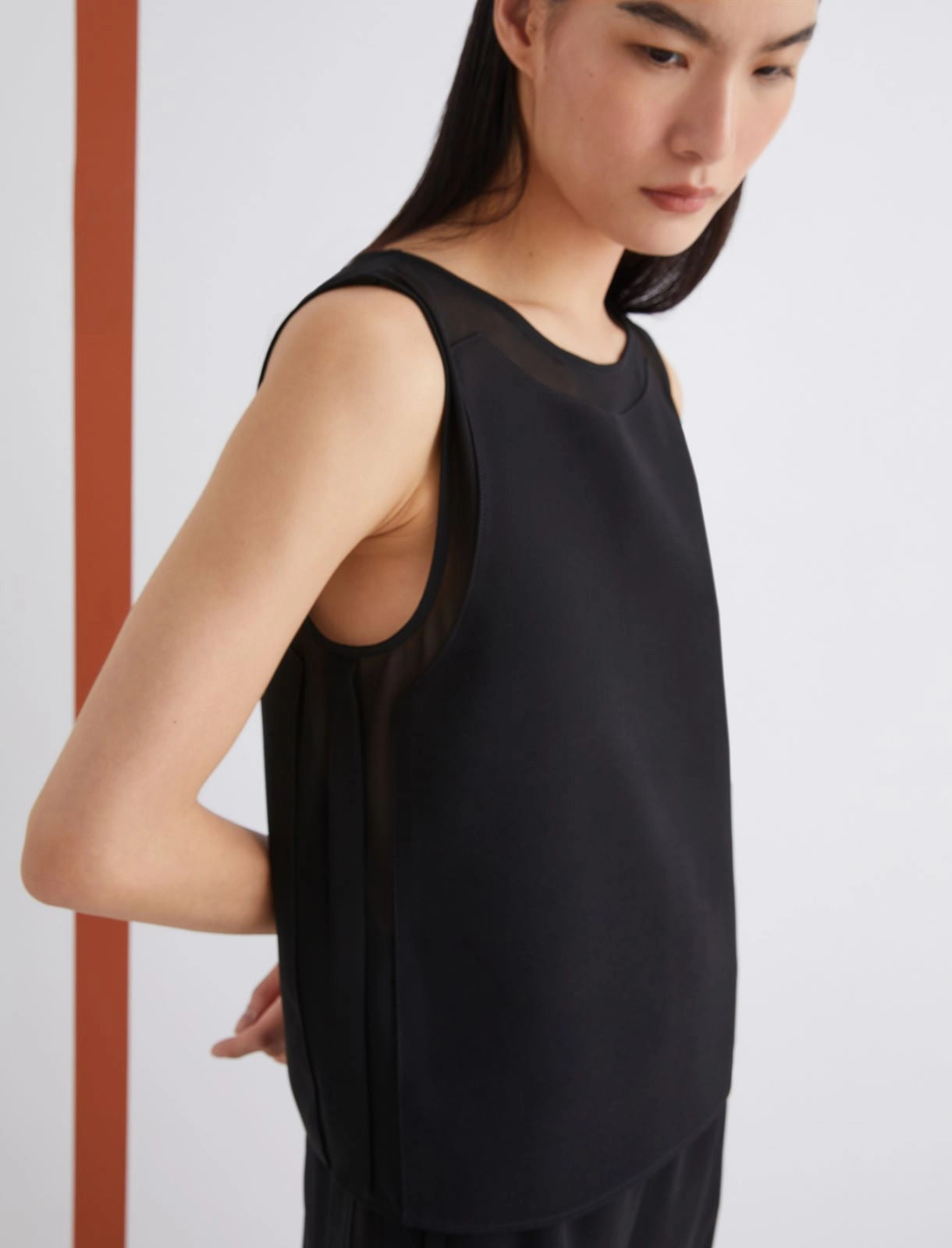 Marella ART. 365 Top smanicato in envers satin Garden AI25