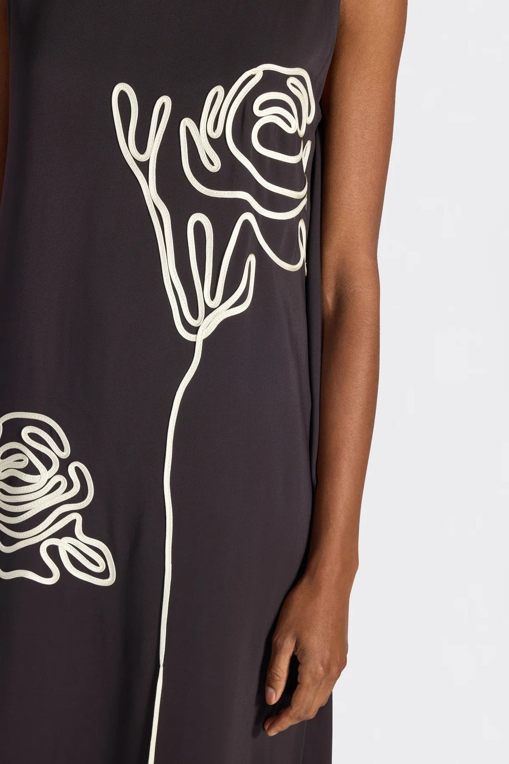 Liviana Conti Abito midi smanicato ricami rosa Libby mod F6SS24  PE26 Liviana Conti