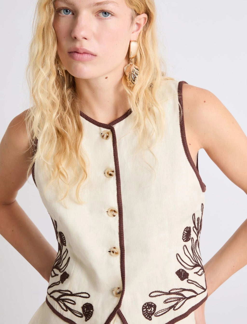 Marella Gilet ricamatoin lino MLLAerovia PE26 Marella